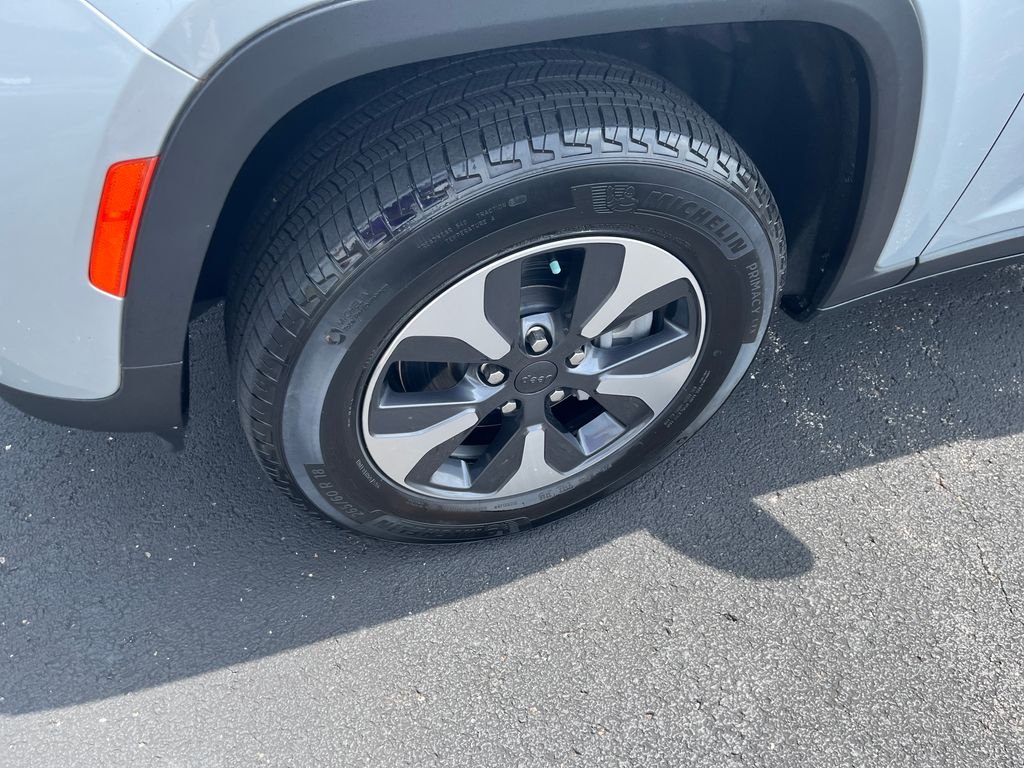 Used 2022 Silver Jeep 4xe image 9