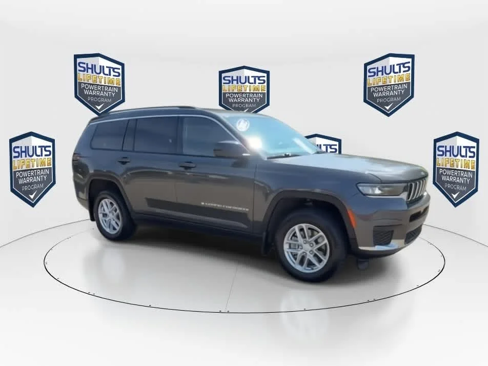 Used 2022 Baltic Gray Metallic Clearcoat Jeep Laredo image 2