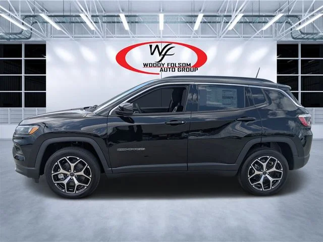 New 2026 Diamond Black Crystal Pearl-Coat Exterior Paint Jeep Limited image 6