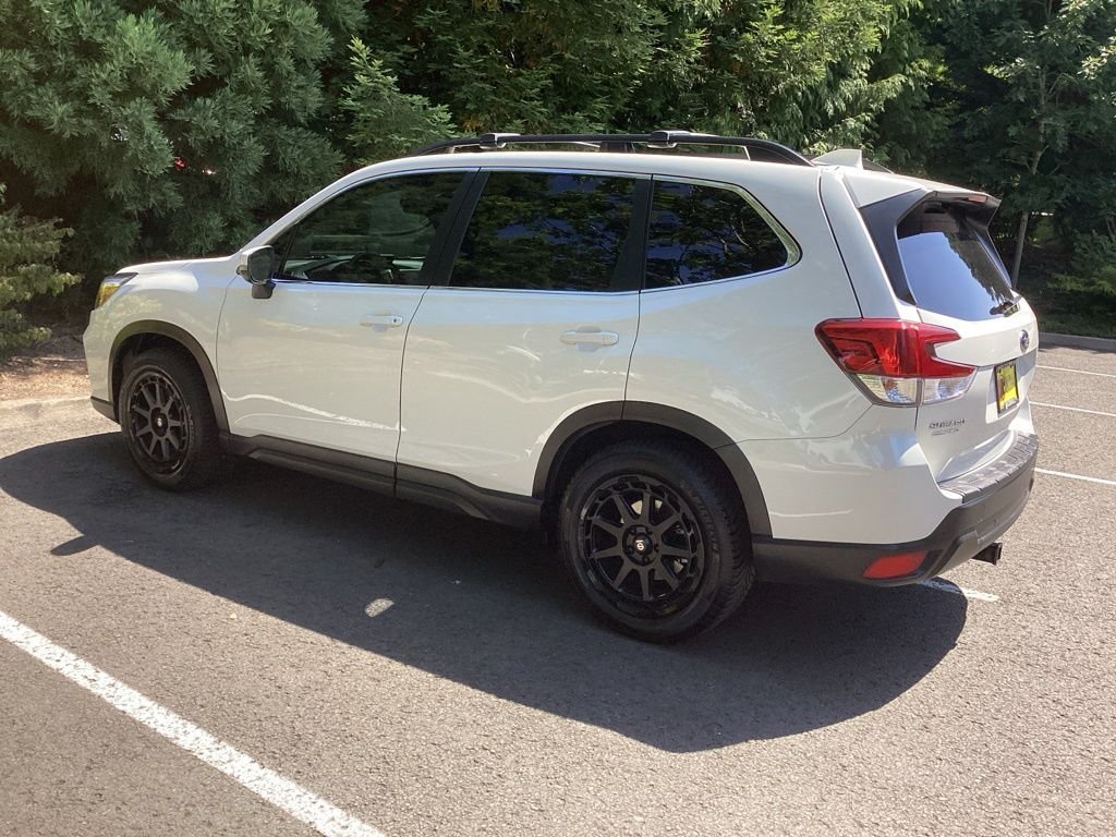 Used 2021 White Subaru Limited image 9