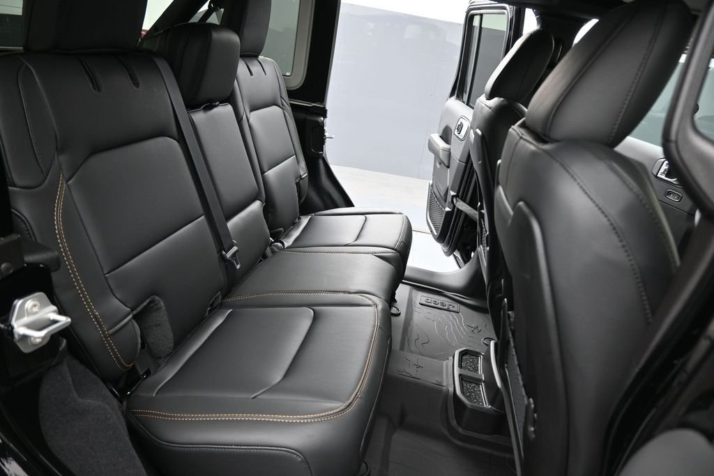 New 2026 Black Clear-Coat Exterior Paint Jeep Sahara image 25