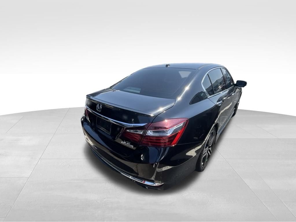 Used 2016 Black Honda Touring image 16
