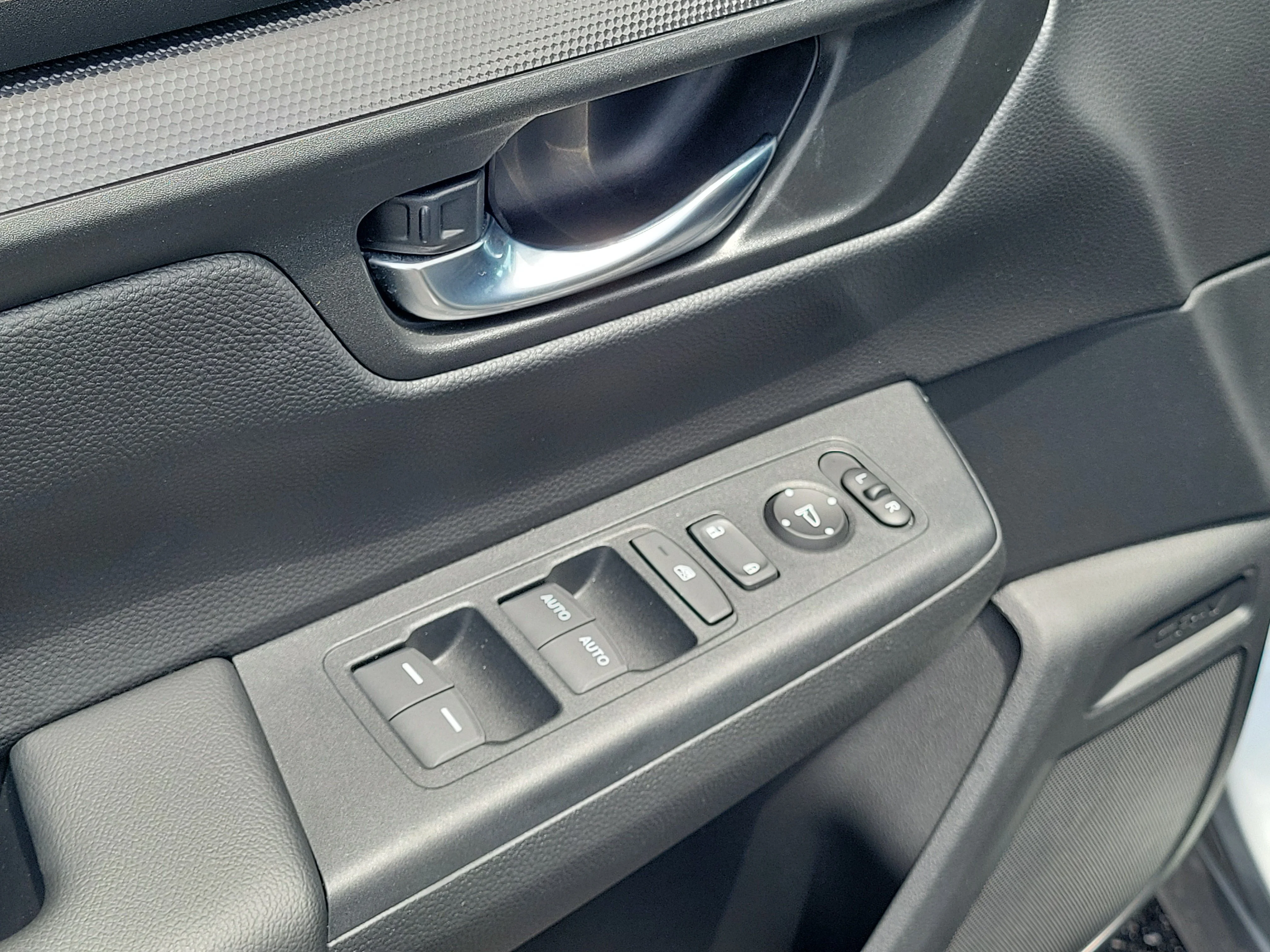 2025 Honda CR-V EX - Photo 17