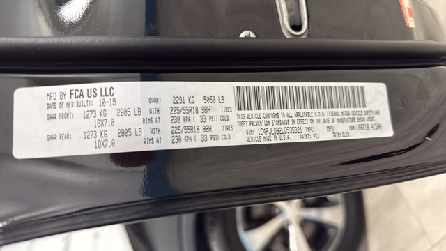 Used 2020 Diamond Black Crystal Pearlcoat Jeep Limited image 28
