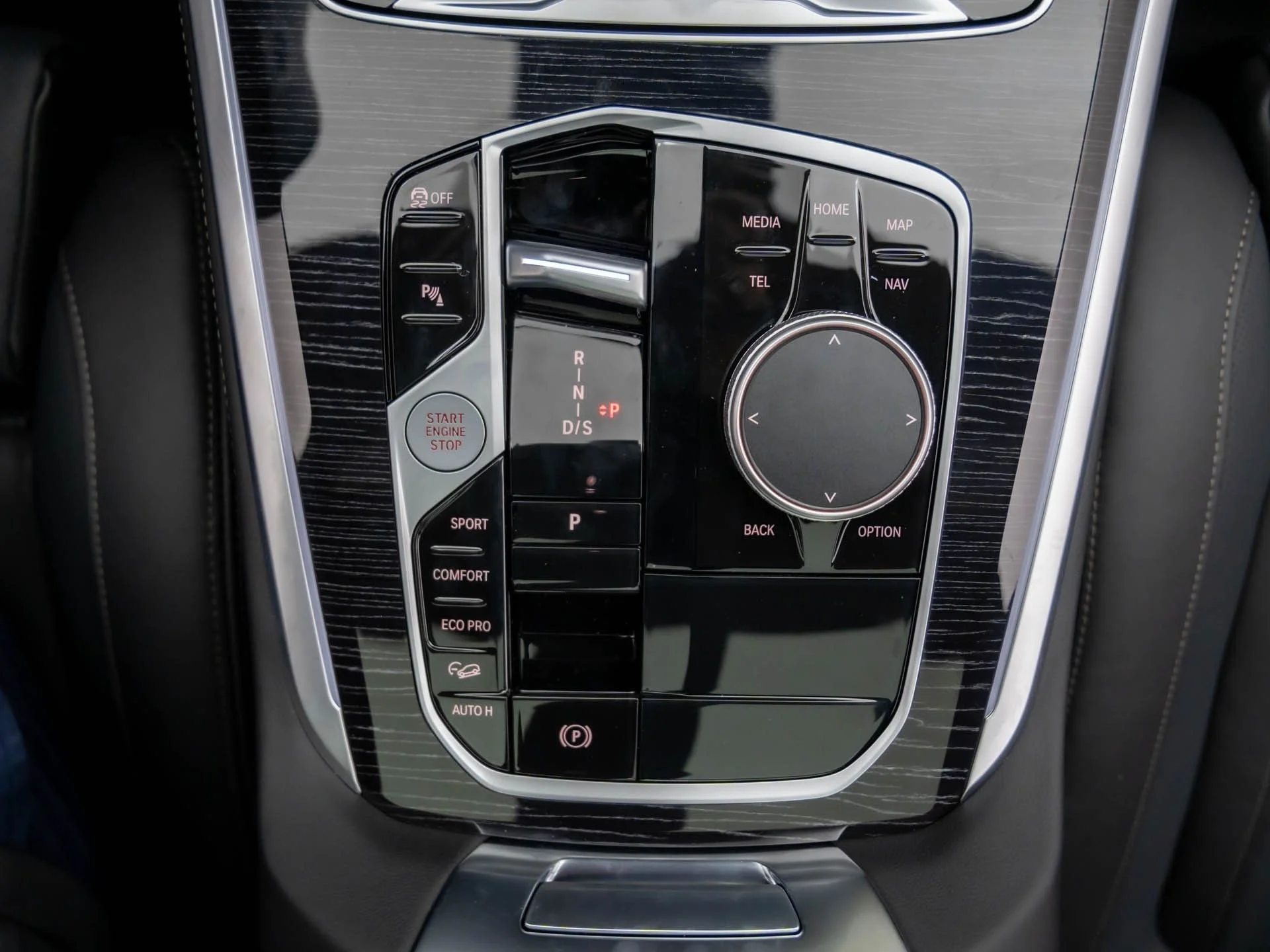 New 2026 White BMW xDrive40i image 21