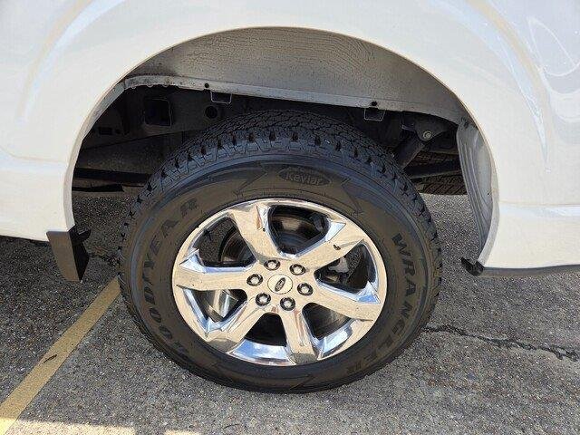 Used 2021 Star White Metallic Tri-Coat Ford LARIAT image 30