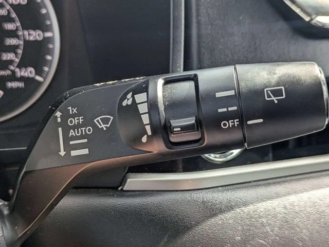 Used 2024  Mitsubishi SE Black Edition image 28