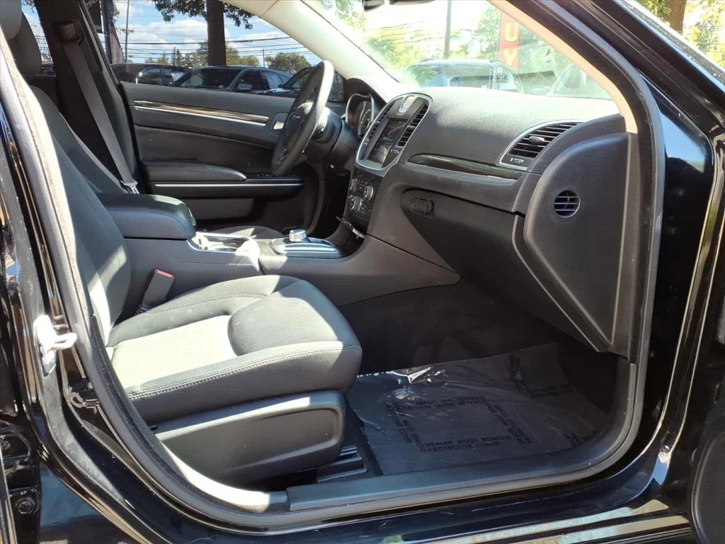 2022 Chrysler 300 Touring - Photo 14