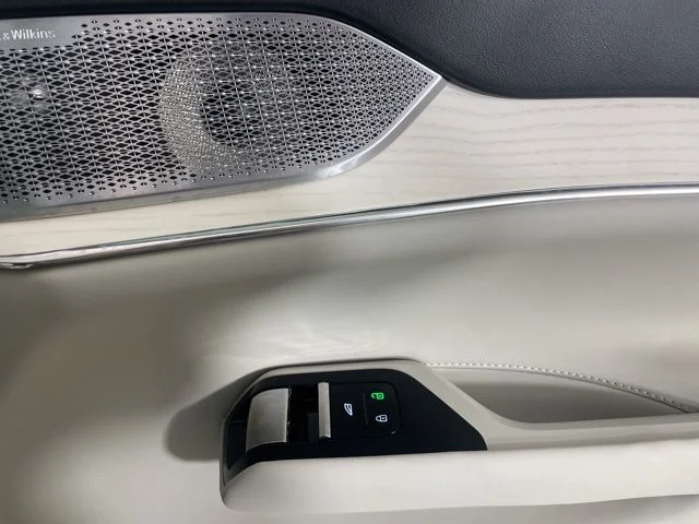 2025 Volvo EX90 Ultra - Photo 12