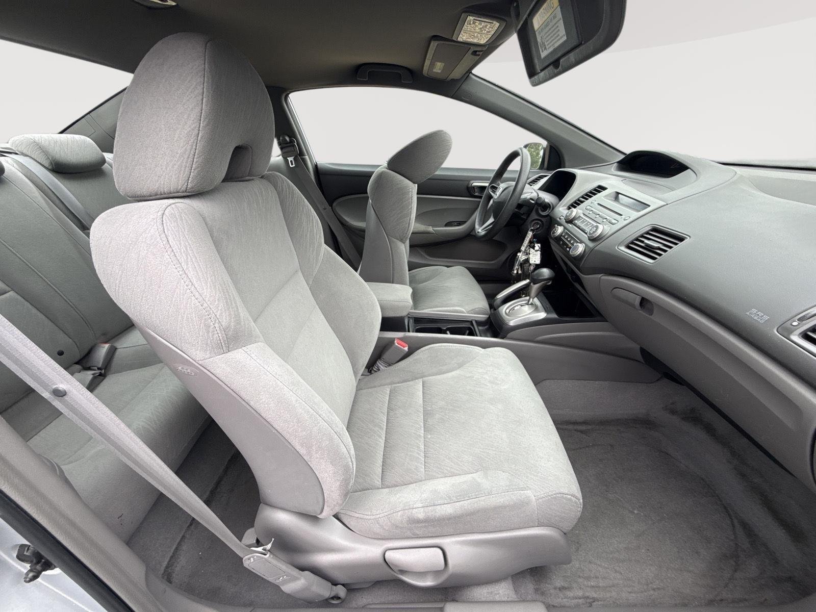 Used 2008 Alabaster Silver Metallic Honda LX image 24