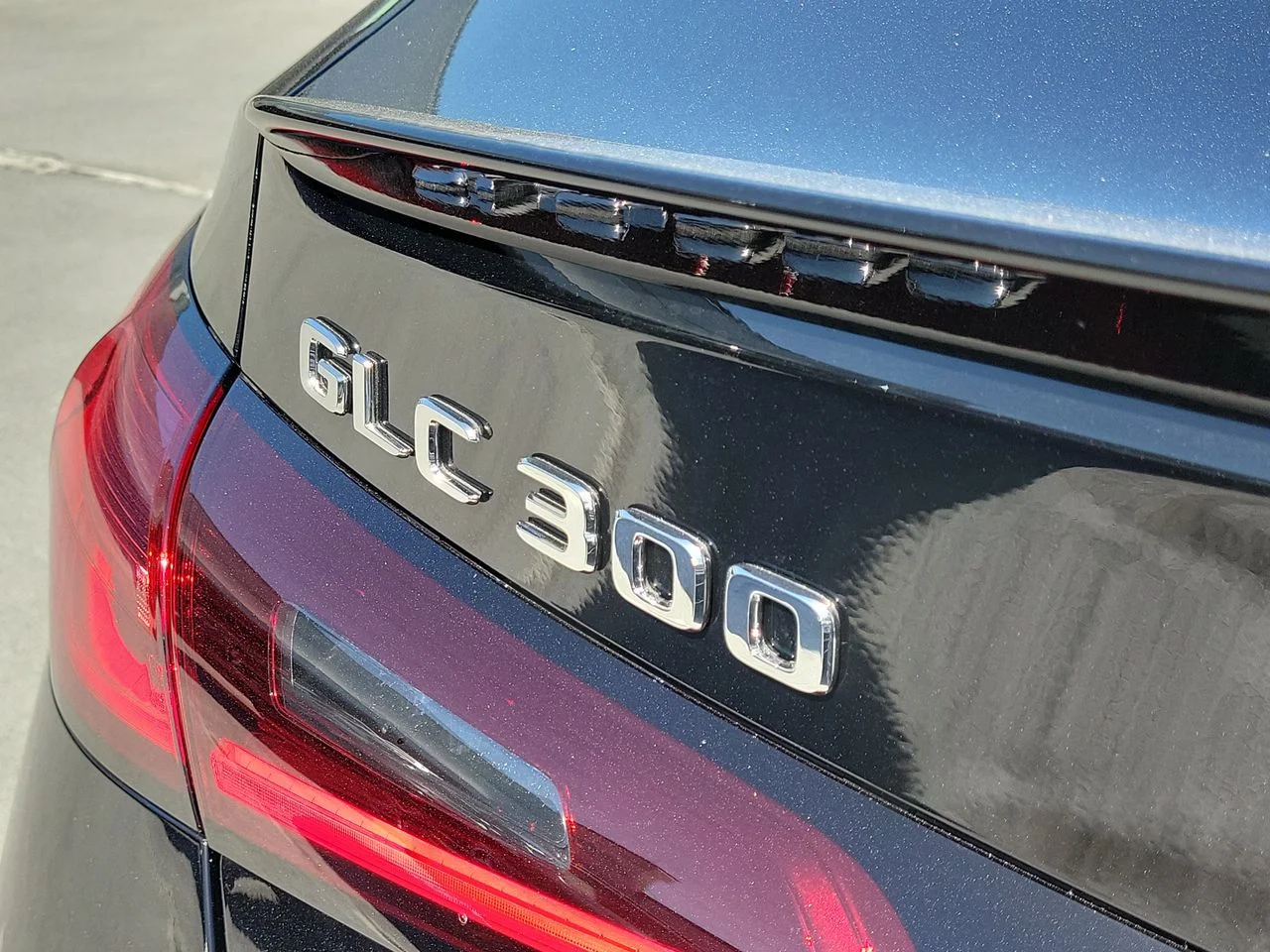 New 2027 Black Mercedes-Benz GLC 300 image 8