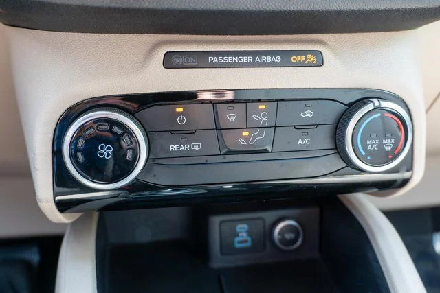 Used 2021 Gold Ford SE image 28