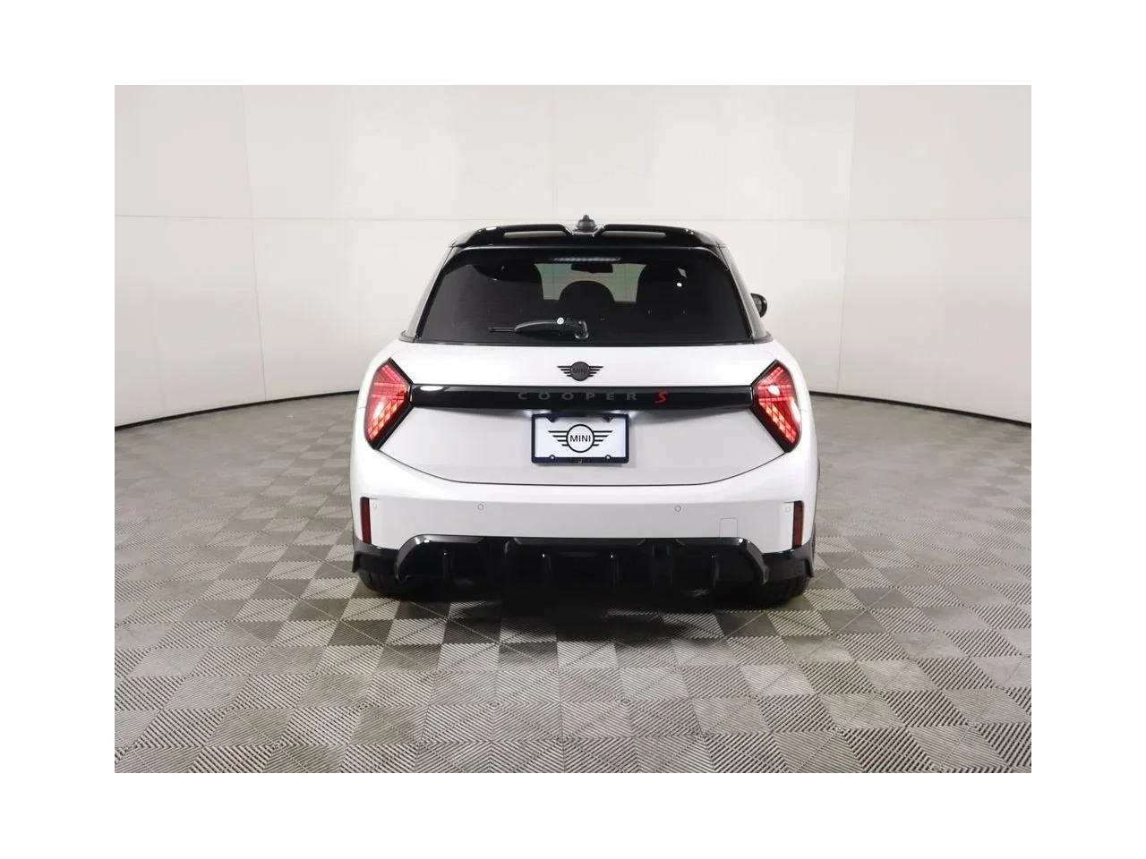New 2026 Nanuq White Metallic MINI ICONIC image 6