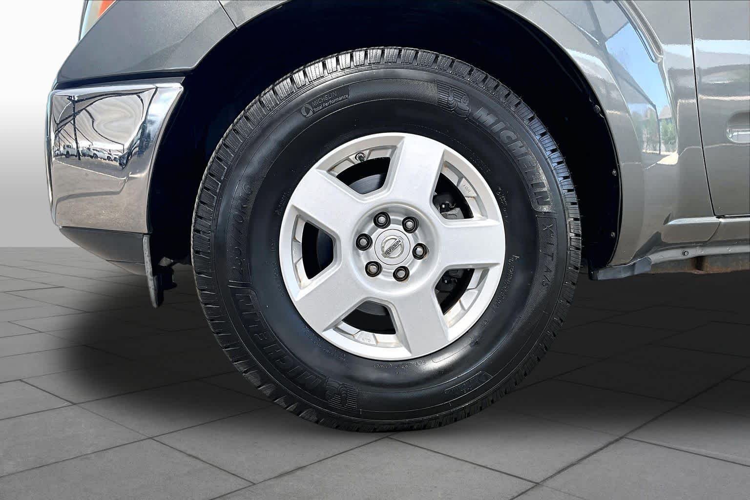 Used 2007 Storm Gray Nissan SE image 10