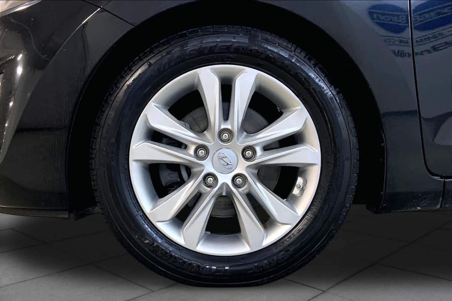 Used 2014 Black Noir Pearl Hyundai  image 10