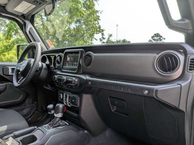 Used 2023 Green Jeep Sport S image 32