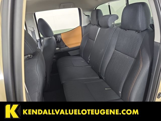 Used 2017  Toyota SR5 image 25