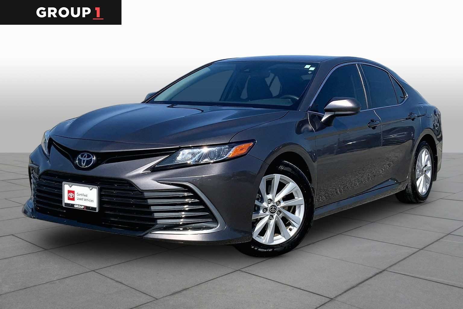 2024 Toyota Camry LE's photo