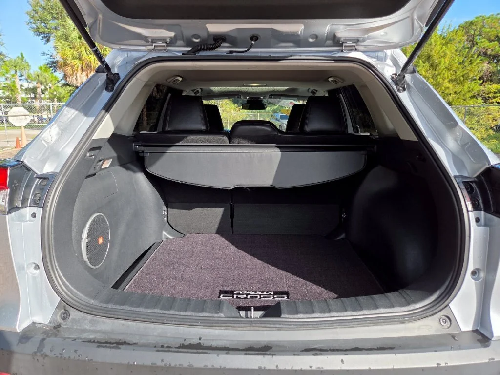 Certified Used 2022 Silver Toyota LE image 19