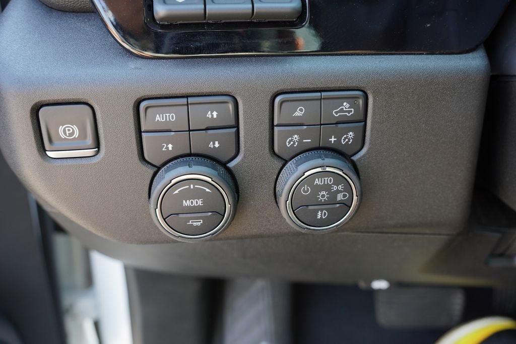 Used 2025 White Chevrolet LTZ image 29