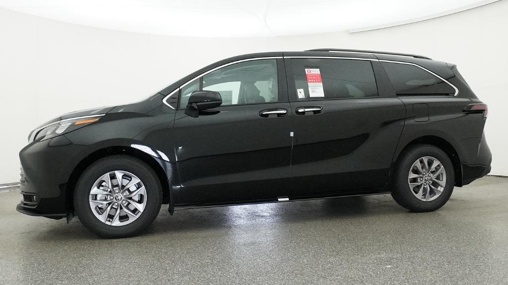 New 2026 Midnight Black Metallic Toyota XLE image 22