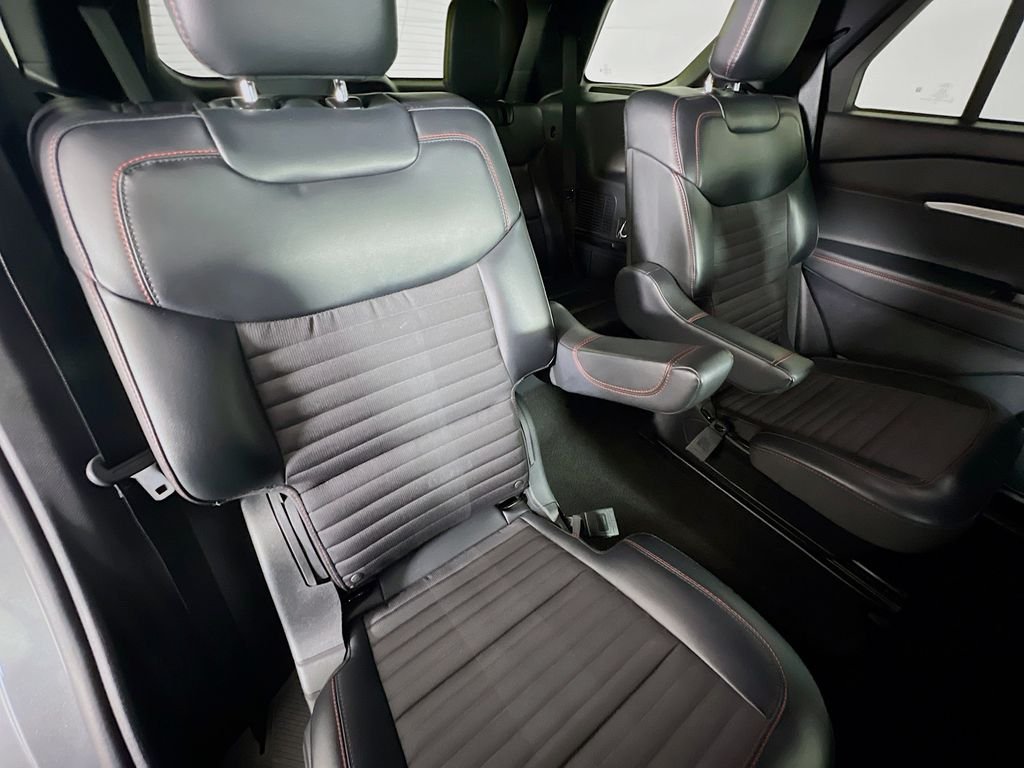 Used 2025 Carbonized Gray Metallic Ford ST-Line image 28