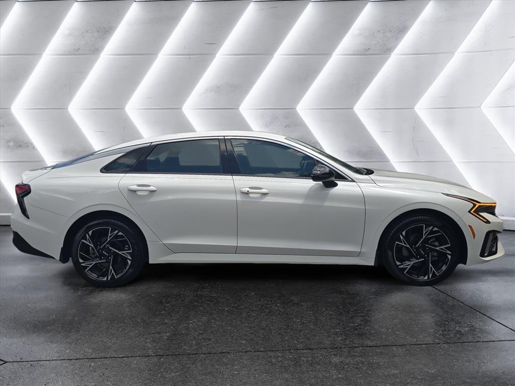 Used 2025 White Kia GT-Line image 6