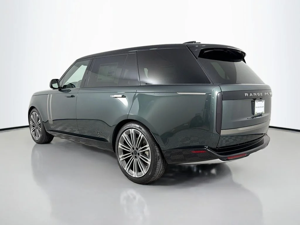 New 2026 Belgravia Green Land Rover SE LWB 7-Seats / V8 image 7