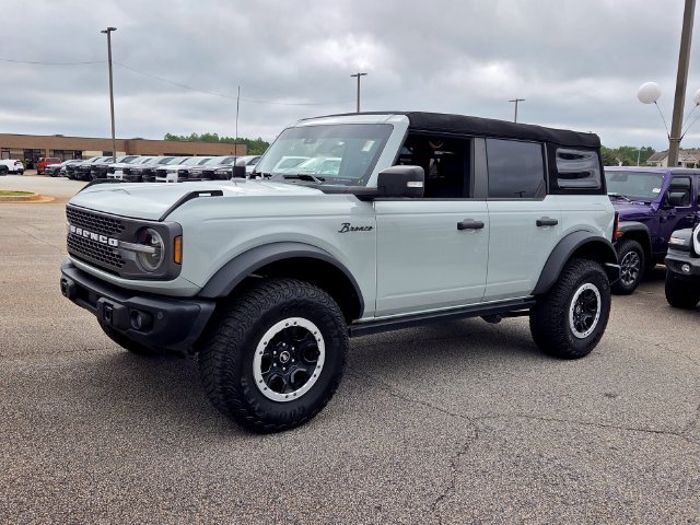 Used 2023 Gray Ford Badlands image 3