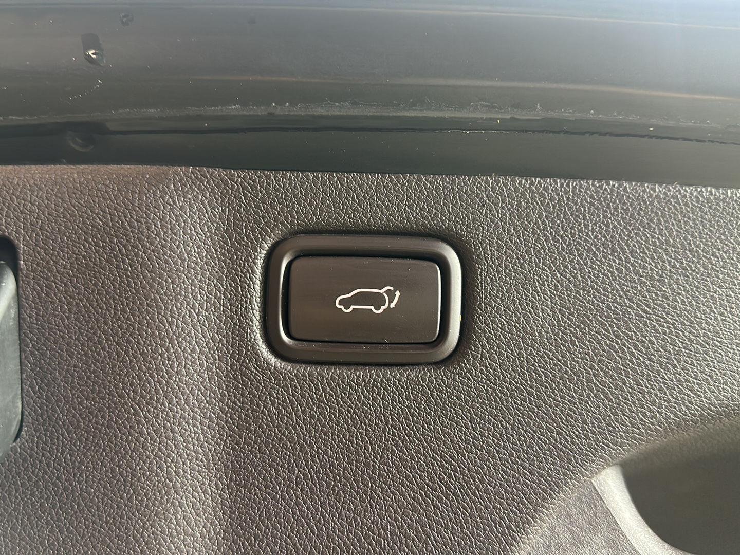Used 2017 Platinum Graphite Kia SXL image 25