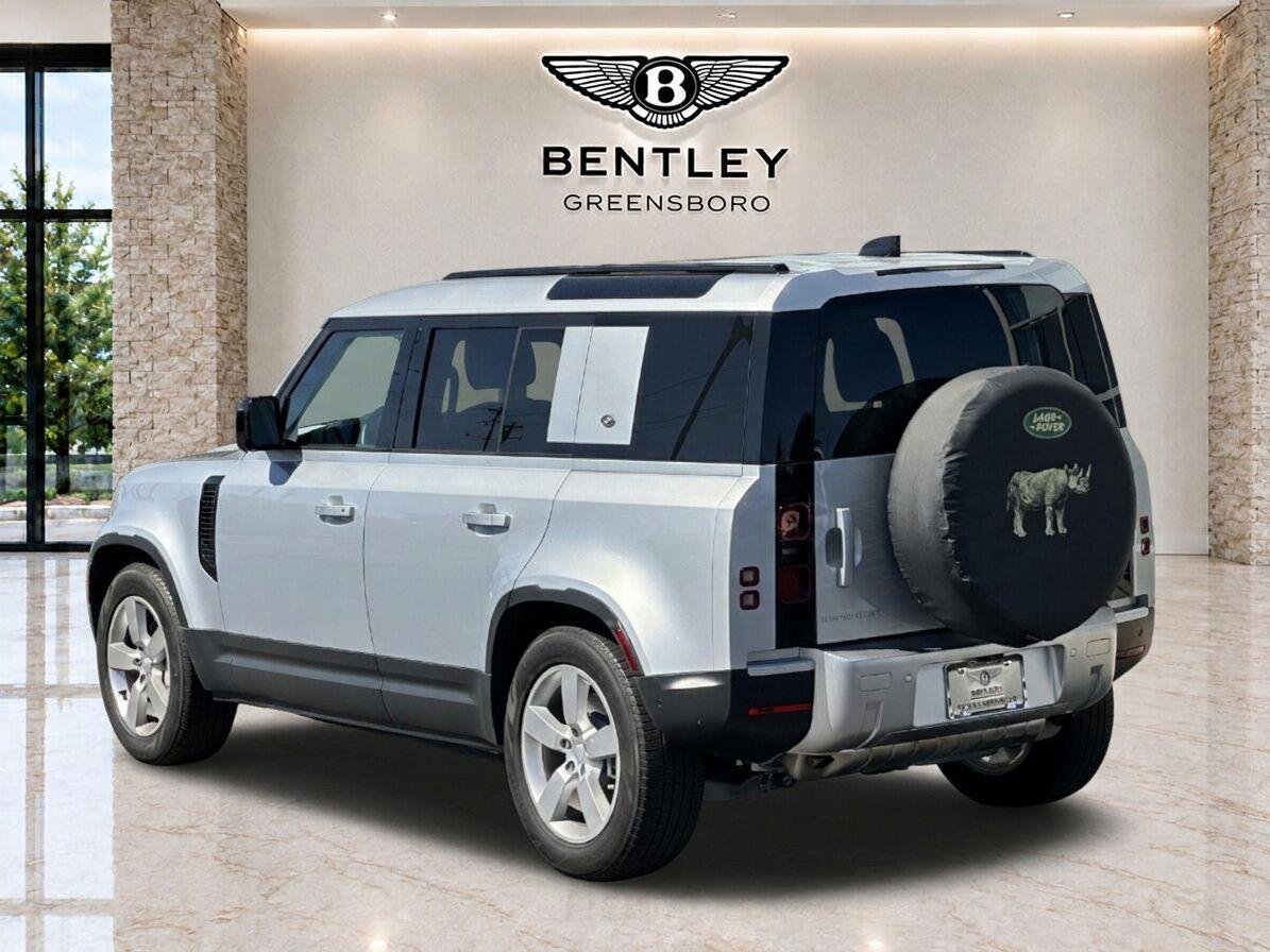 Used 2024 Hakuba Silver Metallic Land Rover S image 3