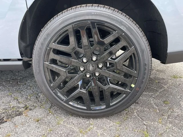 New 2027 Glacier Gray Metallic Tri-Coat Ford Platinum image 6