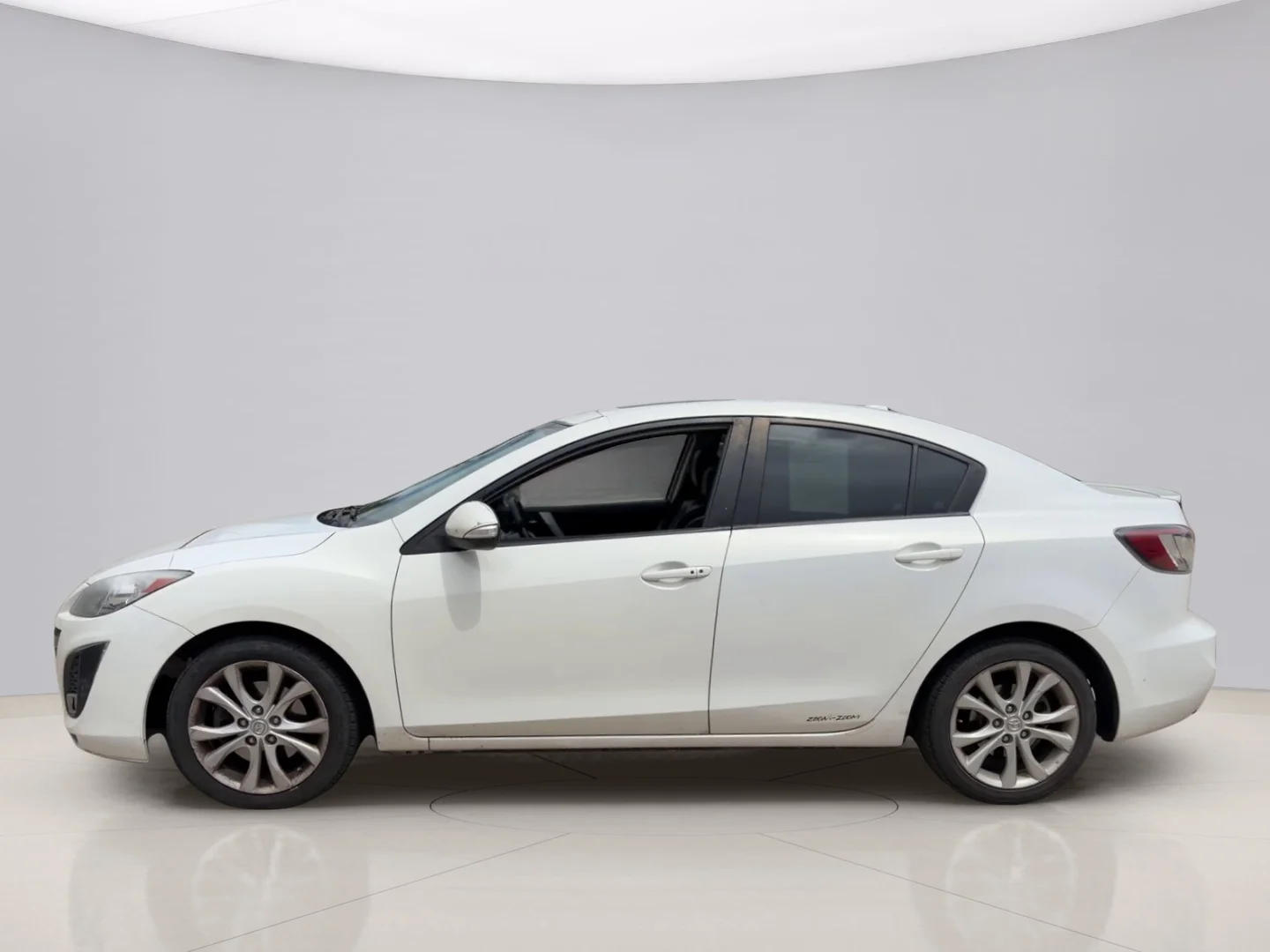 Used 2010 White Mazda  image 2