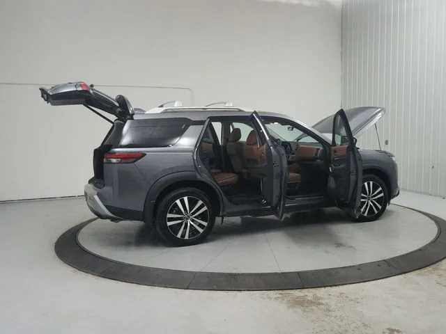 Used 2024 Gray Nissan Platinum image 16