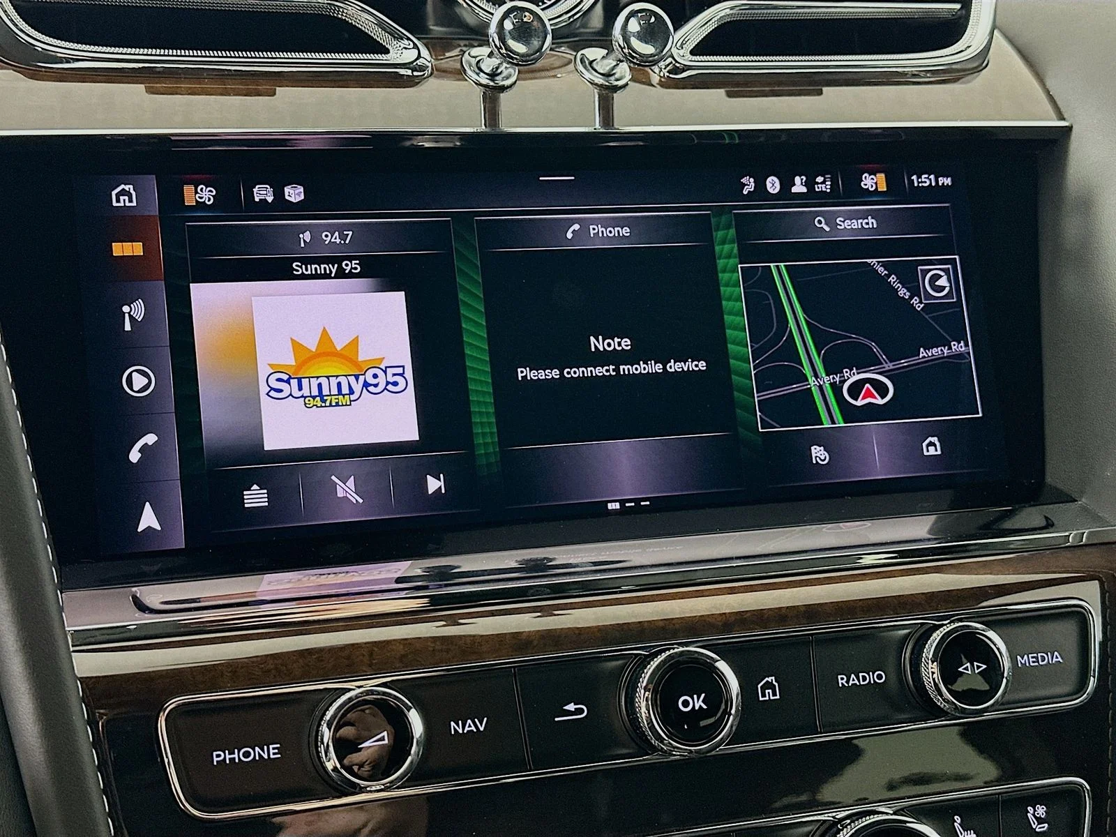 Used 2022 Black Bentley  image 19