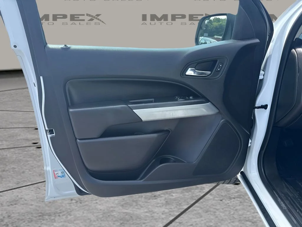 Used 2022 White Chevrolet LT image 12