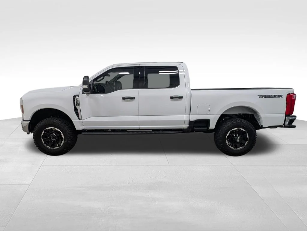 New 2026 Oxford White Ford F-250® XLT image 1