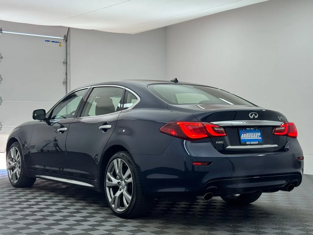 Used 2017 Hermosa Blue INFINITI 3.7X image 11