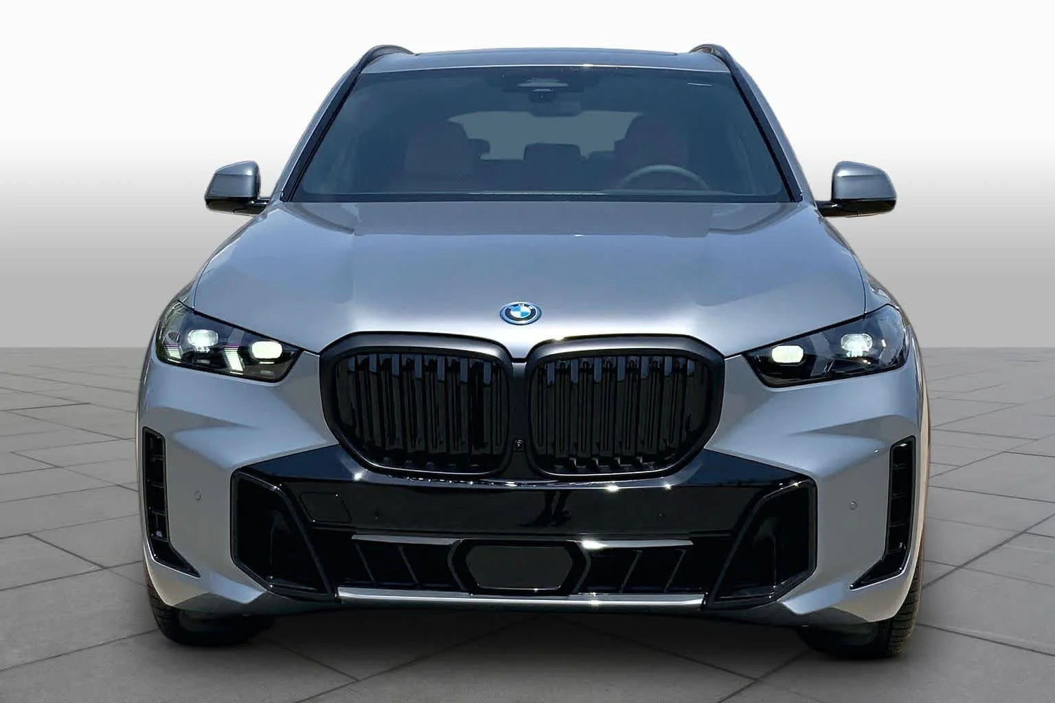 New 2026 Skyscraper Grey Metallic BMW xDrive50e image 3