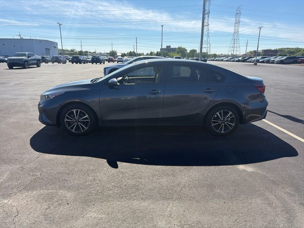 2022 Kia Forte LXS AT's photo