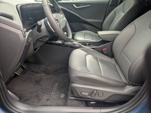 2025 Kia Niro SX Touring - Photo 11