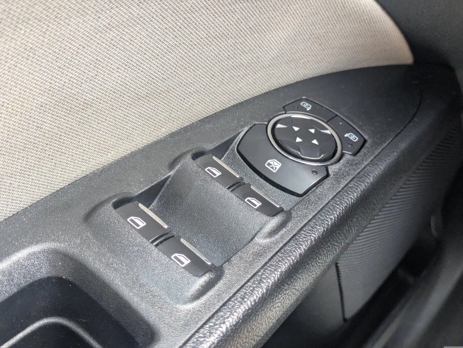 Used 2018 Gray Ford S image 26