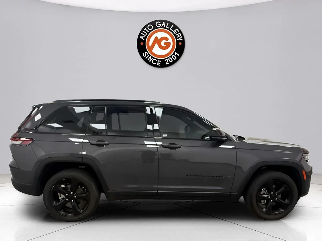 Used 2023 Gray Jeep Altitude X image 2