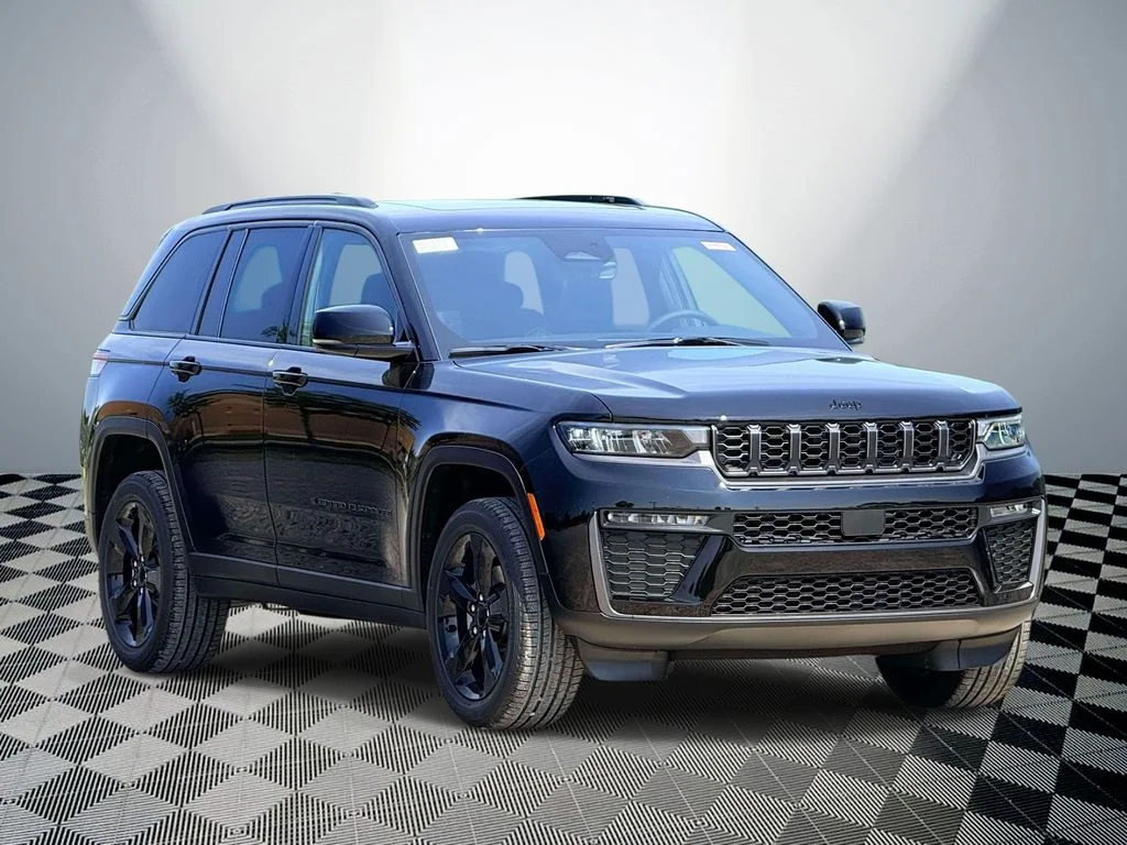 New 2026 Diamond Black Crystal Pearlcoat Jeep Limited image 4