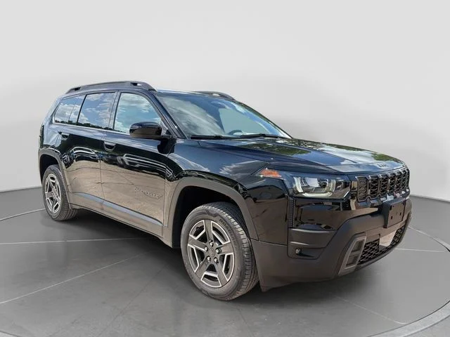 New 2026 Diamond Black Crystal Pearl-Coat Exterior Paint Jeep Laredo image 1