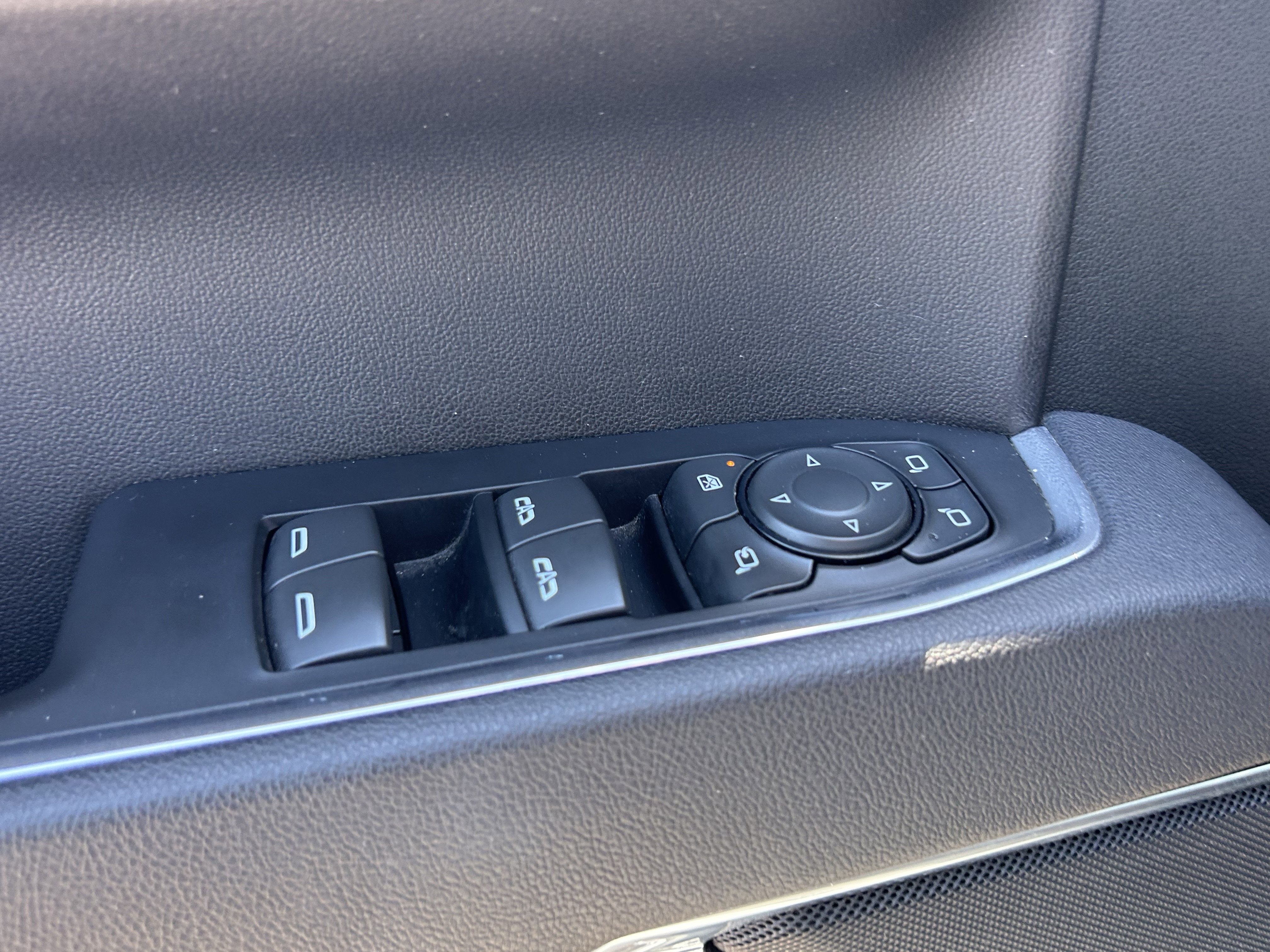 Used 2025 Sterling Metallic GMC SLT image 12