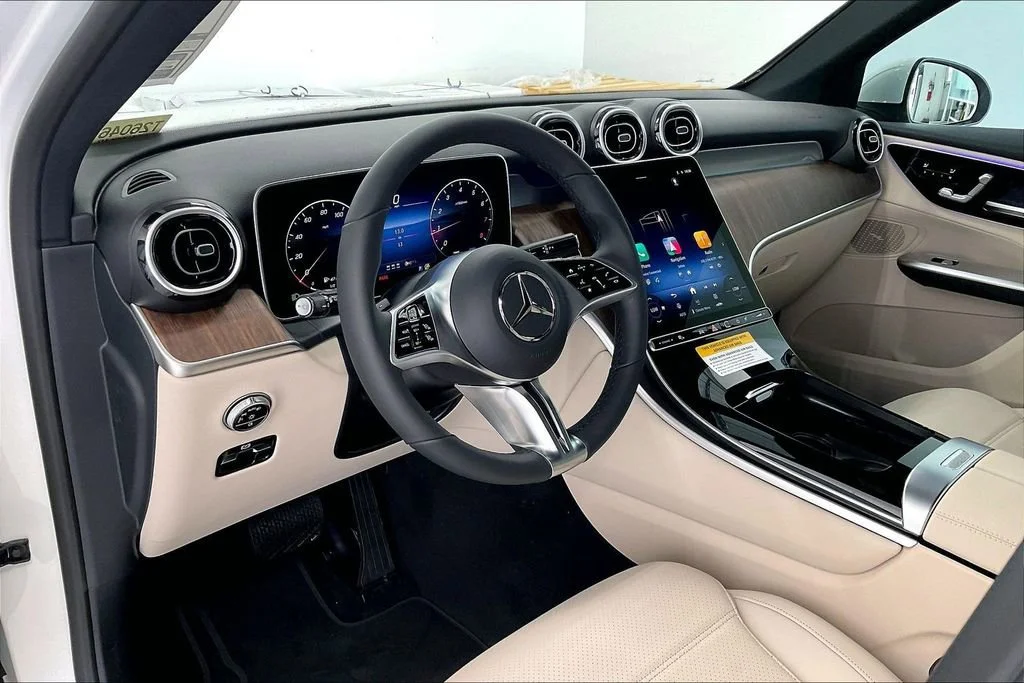 New 2026 Polar White Mercedes-Benz GLC 300 image 20