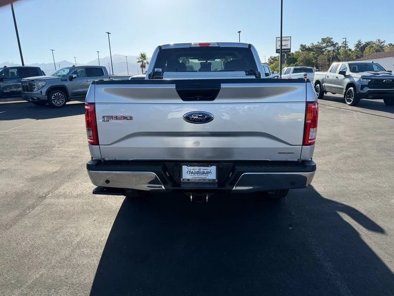 Used 2015 Ingot Silver Meta Ford XLT image 4