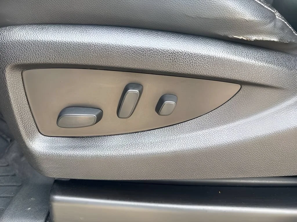 Used 2018 SUMMIT WHITE Chevrolet LTZ image 10
