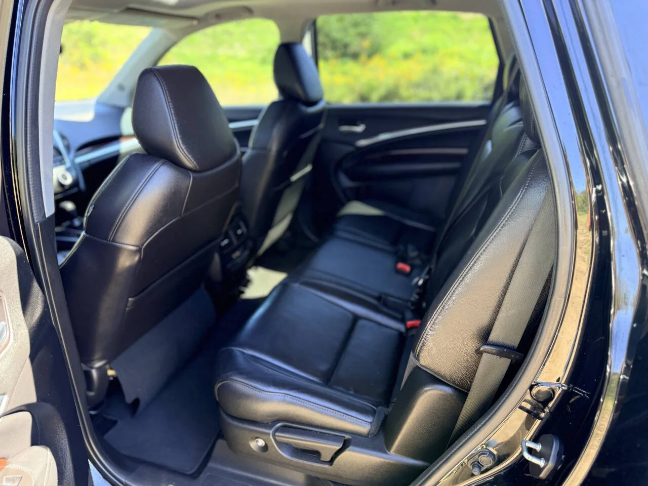 Used 2015 Black Acura Base 4dr SUV image 14